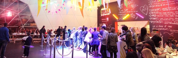 Restauracja w strefie VIP na Sainsburys Super Saturday