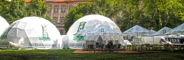 Nowoczesne struktury Freedomes na tle "arcydzieła śląskiego baroku"
