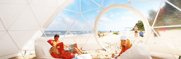 Namiot kulisty wybrzeże plaża Trzęsacz