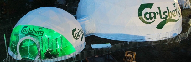 Namioty kuliste głównego sponsora Przystanku Woodstock - Carlsberg Polsk