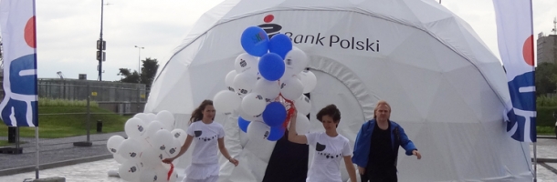 Namiot sferyczny firmy Freedomes ustawiony na otwarciu Planetarium “Niebo Kopernika” 