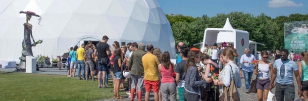 queue in front of f500 projection structure in paris
